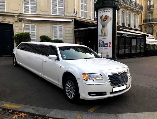 Louer une Chrysler 300C limousine à Paris